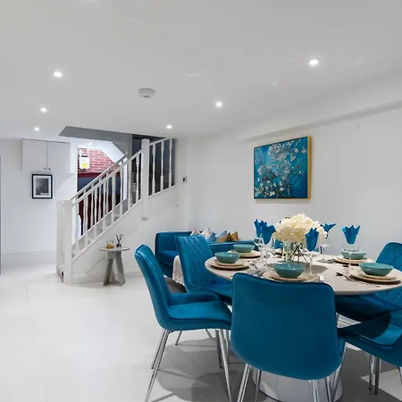 4Br 2Ba House By Livestay Short Lets & Serviced Accommodation London Near Oxford Circus With 2 Private Patios Exterior photo