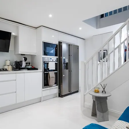 4Br 2Ba House By Livestay Short Lets & Serviced Accommodation London Near Oxford Circus With 2 Private Patios Exterior photo