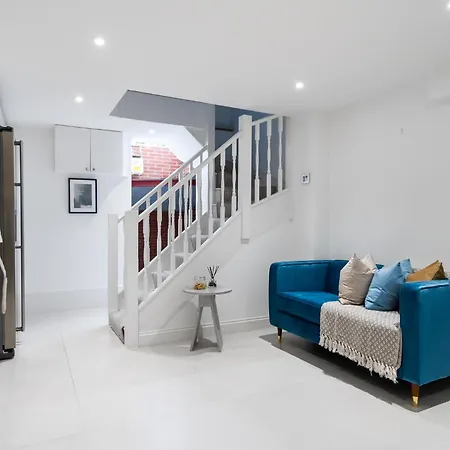 4Br 2Ba House By Livestay Short Lets & Serviced Accommodation London Near Oxford Circus With 2 Private Patios Exterior photo