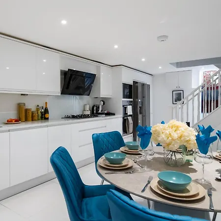 4Br 2Ba House By Livestay Short Lets & Serviced Accommodation London Near Oxford Circus With 2 Private Patios Exterior photo