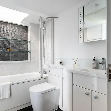 4Br 2Ba House By Livestay Short Lets & Serviced Accommodation London Near Oxford Circus With 2 Private Patios Exterior photo