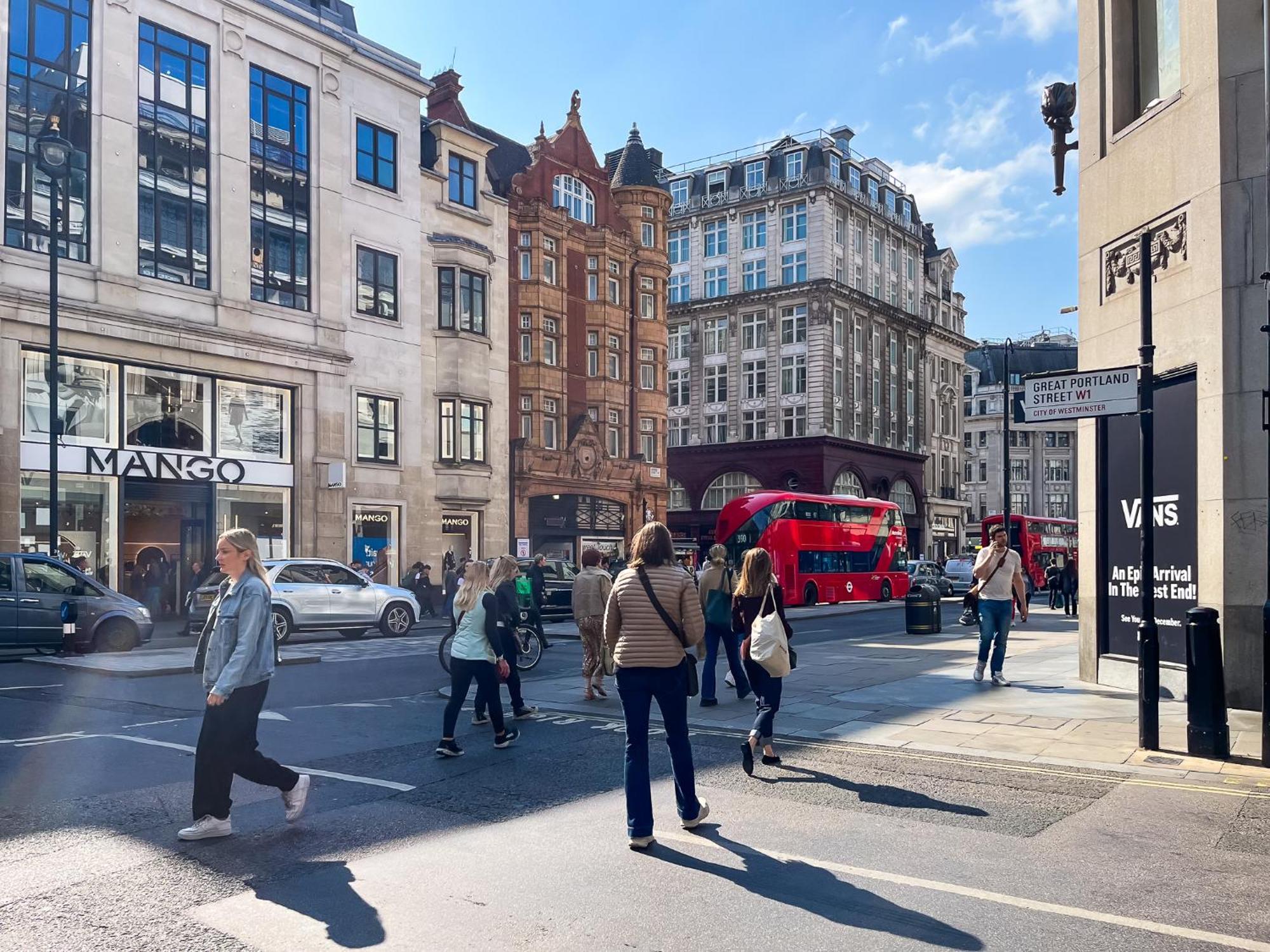 4br 2ba House By Livestay Short Lets & Serviced Near Oxford Circus With 2 Private Patios * London
