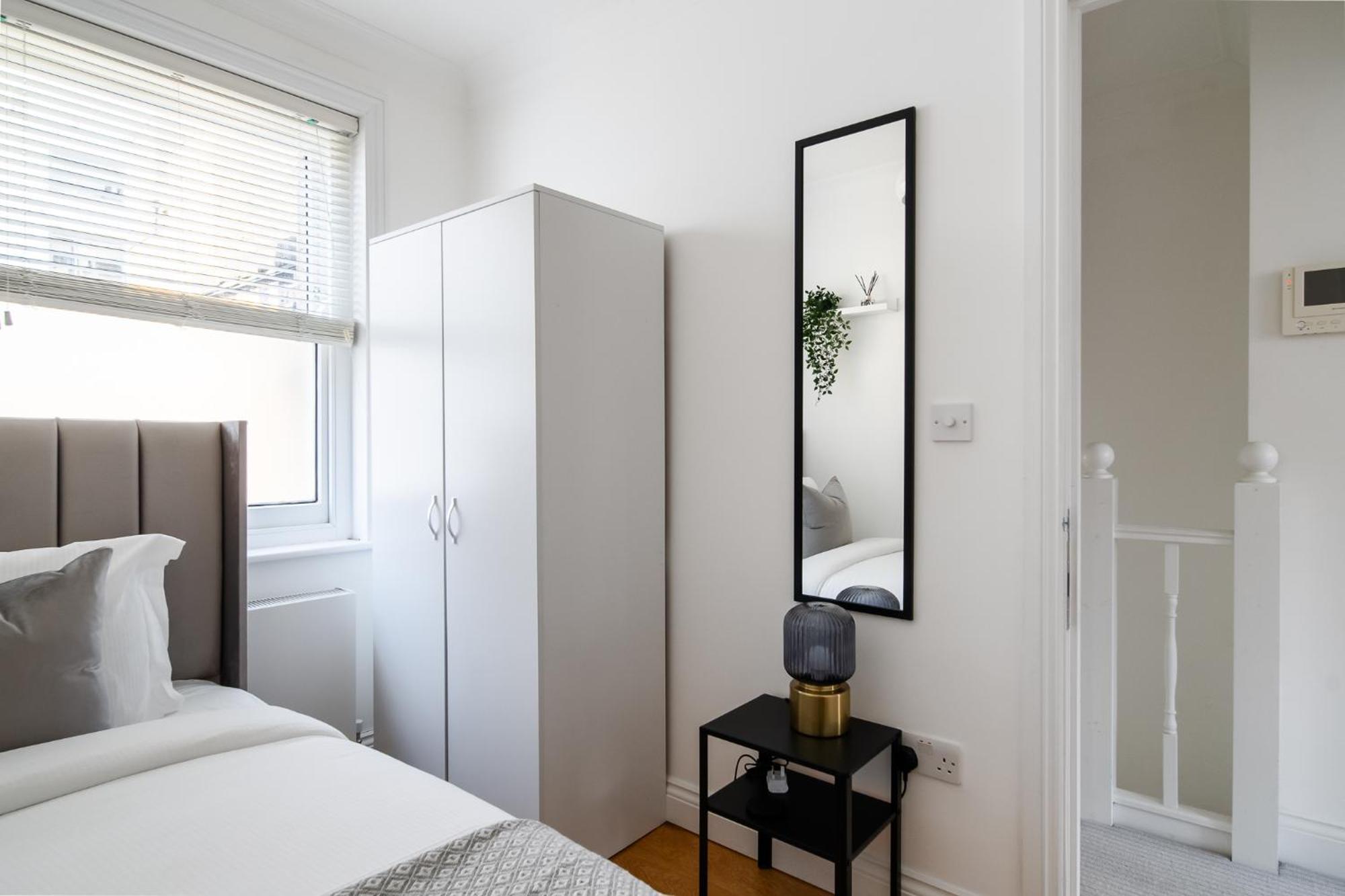 4br 2ba House By Livestay Short Lets & Serviced Near Oxford Circus With 2 Private Patios Holiday home London